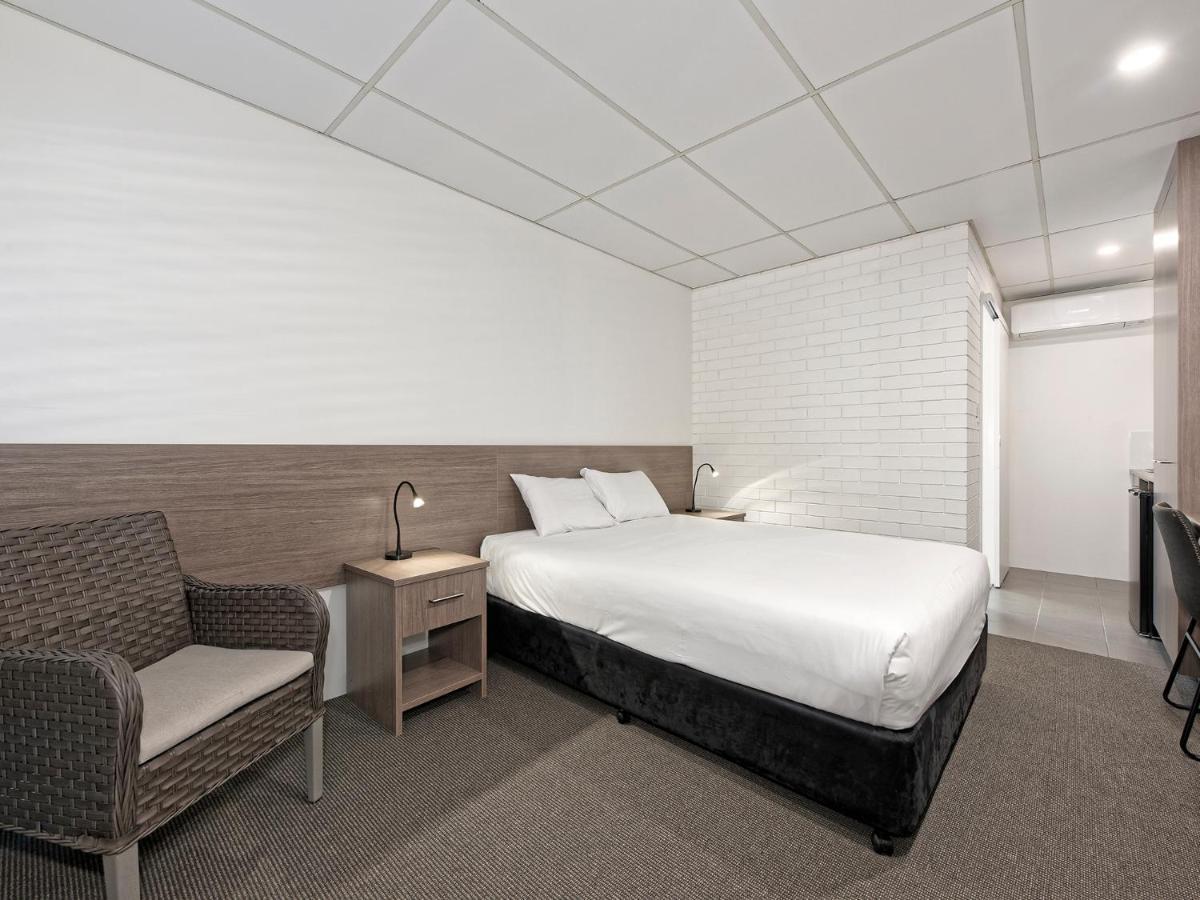 Motor Motel 3*